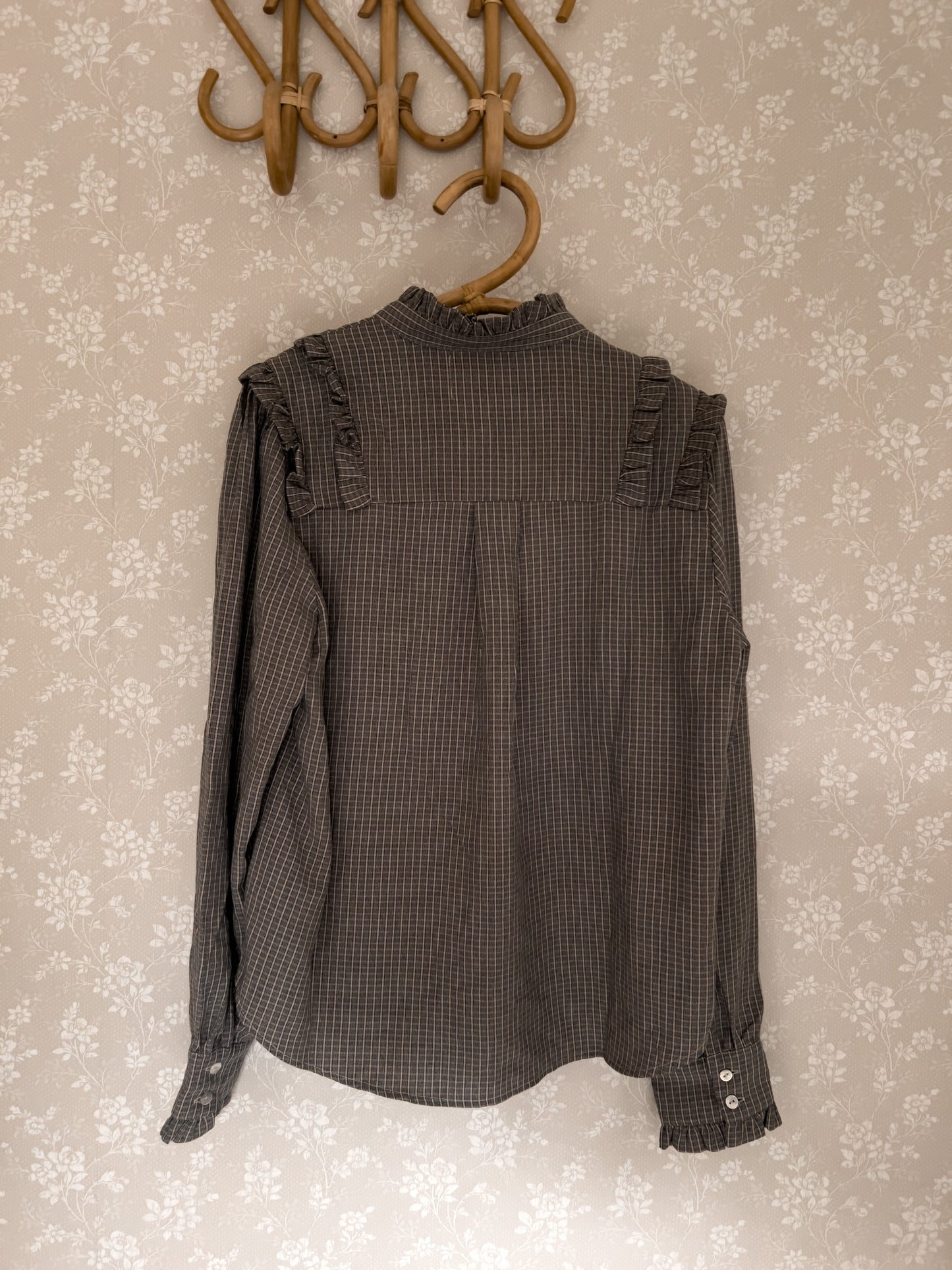 Stories from the atelier by cph | As A Hug - Black/cream