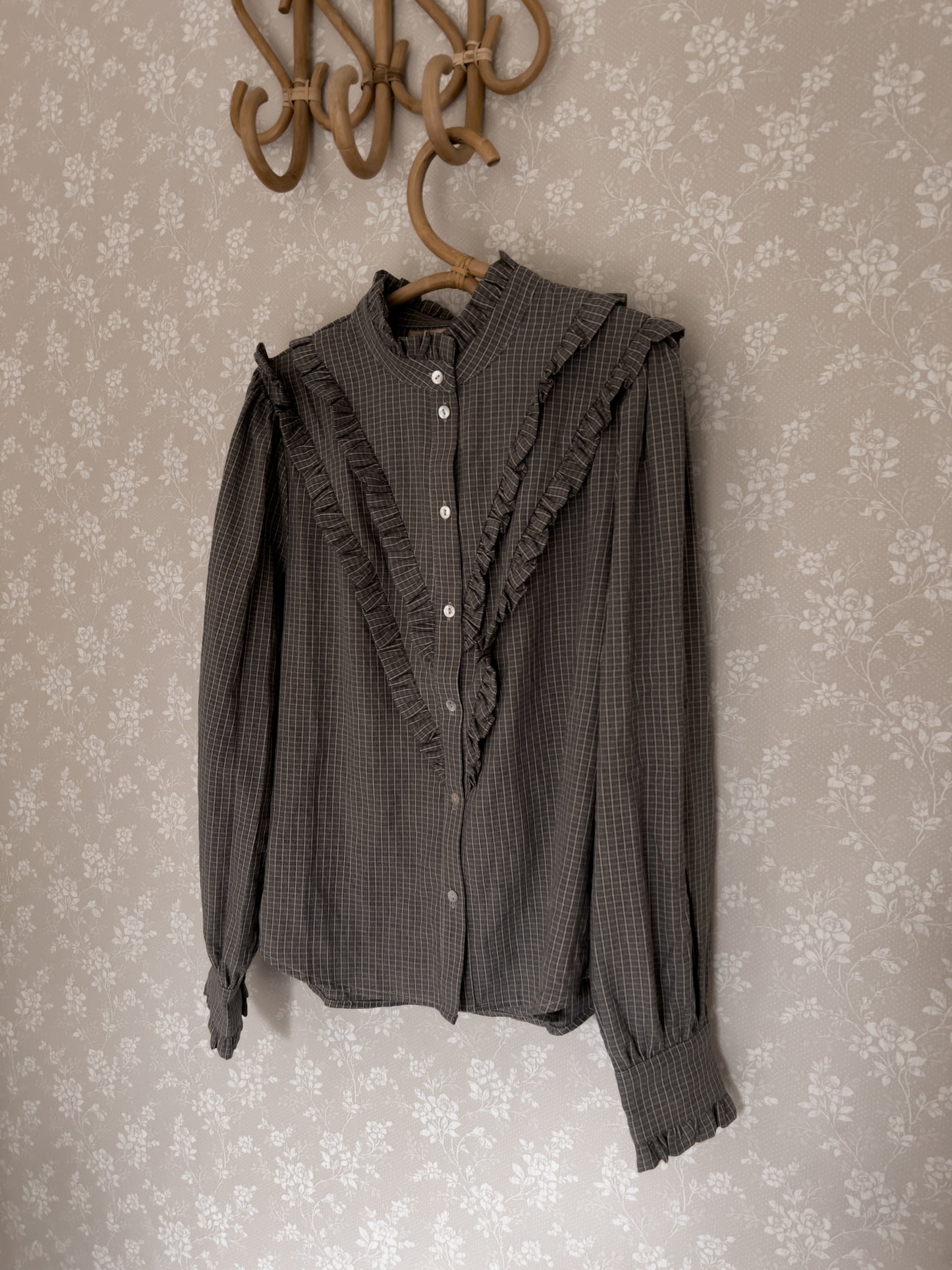 Stories from the atelier by cph | As A Hug - Black/cream