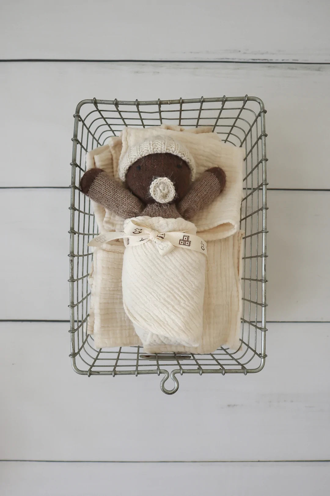 Abael | Strikket Babydukke - Cocoa