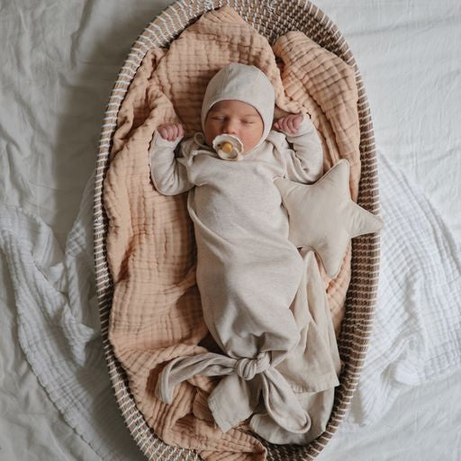 Mushie | Ribbed Knotted Baby Gown - Pysj