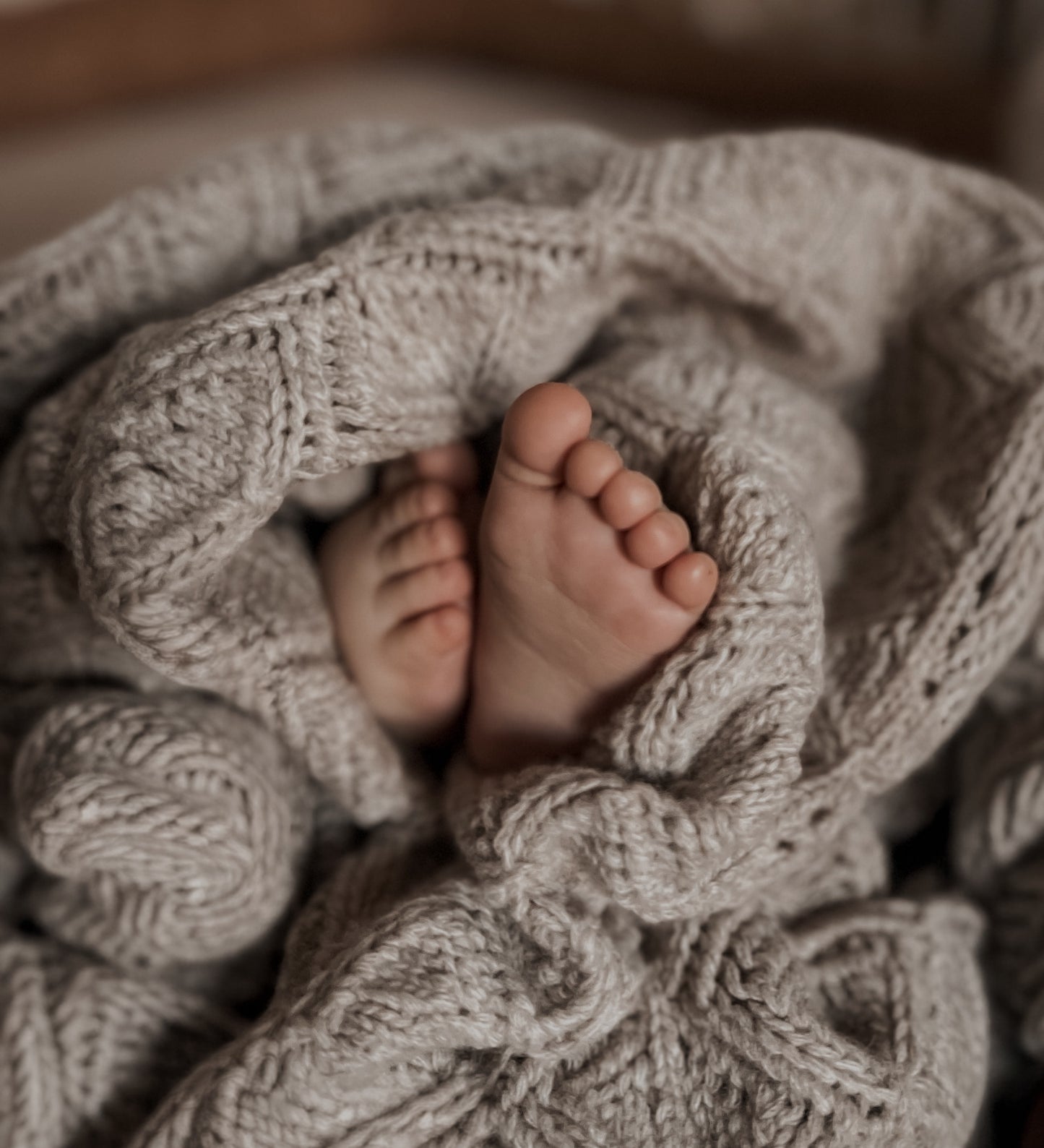 Anna b Official | Flora Strikket ullteppe - Beige Melange