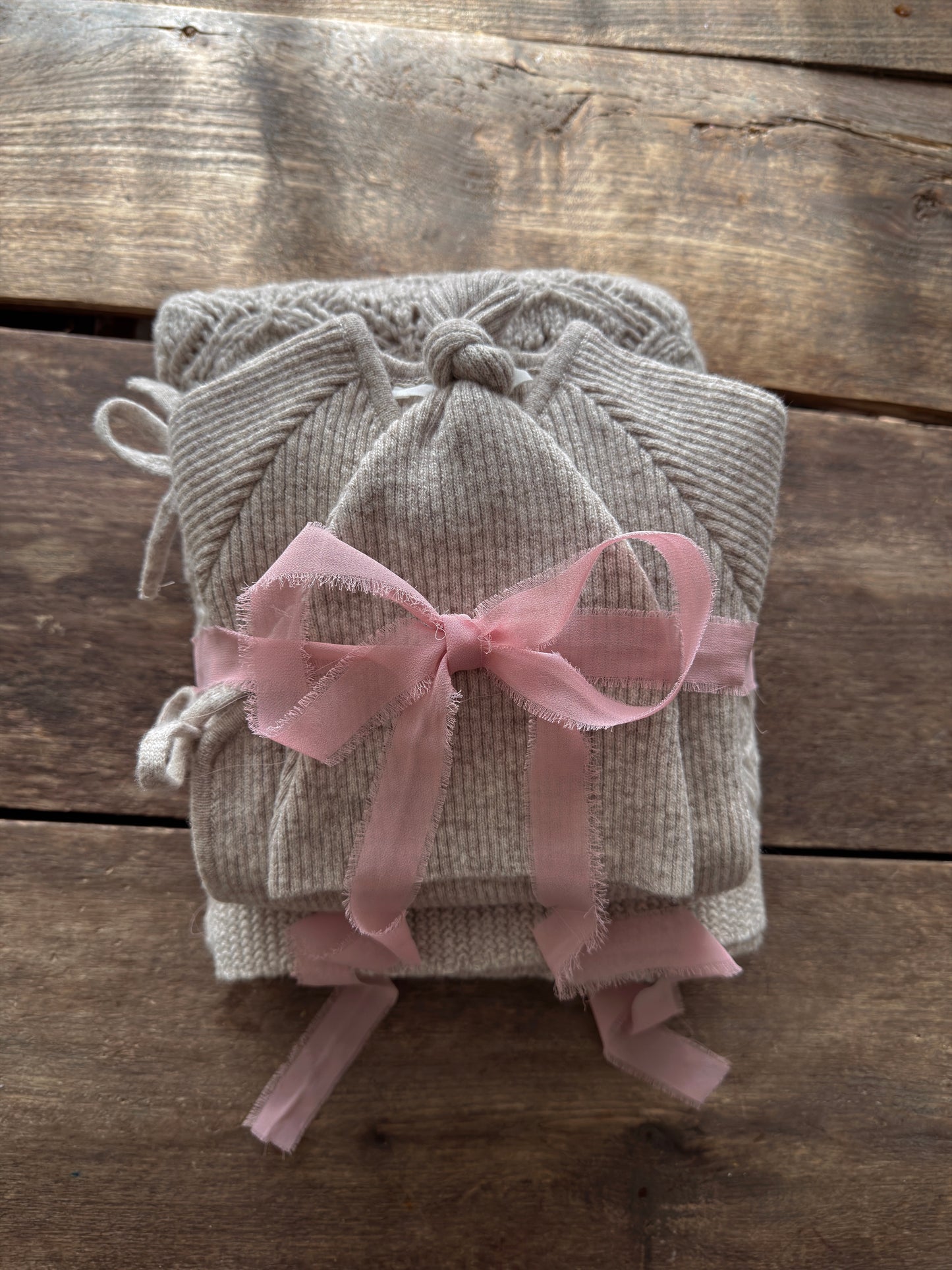 Anna b Official | Babypakke i merinoull - Rosa