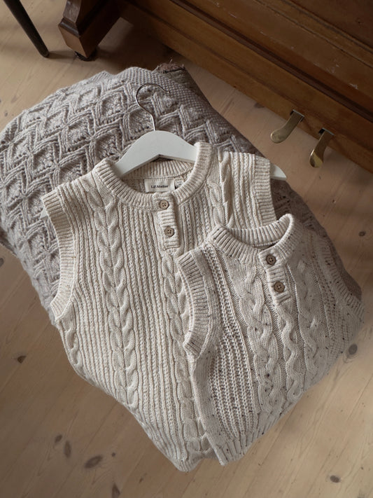 Lil Atelier Galto strikket vest – Turtledove