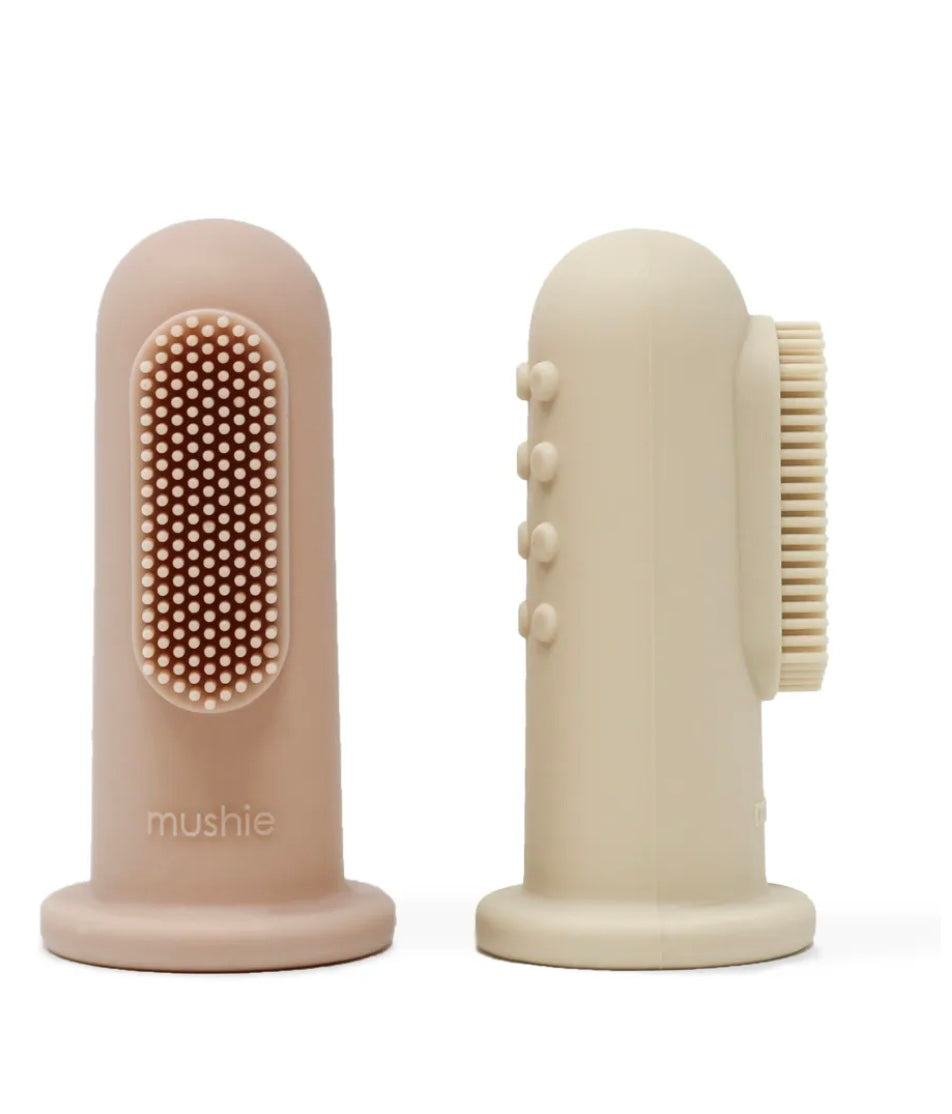 Mushie | Fingertannbørste i silikon - Blush/Shifting Sand 2pk