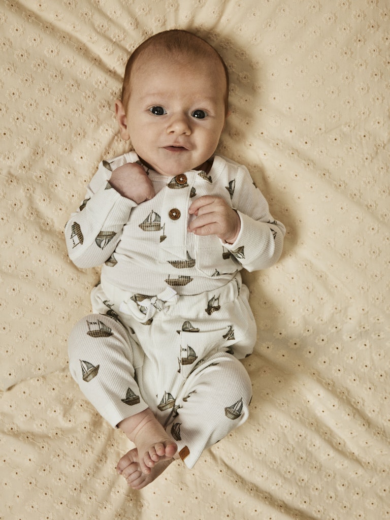Lil Atelier Baby | Gavo bomulls body - Coconut Milk/Boat