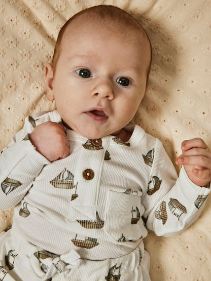 Lil Atelier Baby | Gavo bomulls body - Coconut Milk/Boat