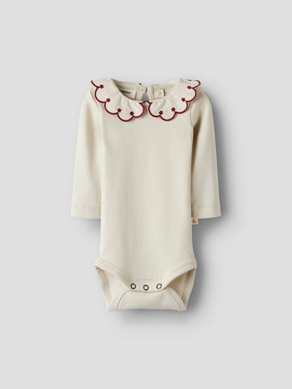 Lil Atelier Baby | Fundo Slim Body - Red Dahlia