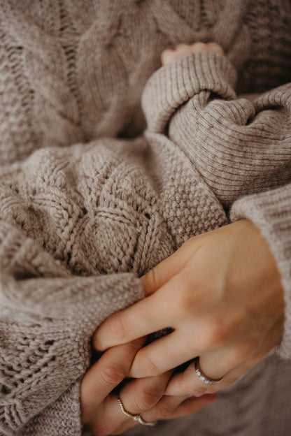 Anna b Official | Flora Strikket ullteppe - Beige Melange