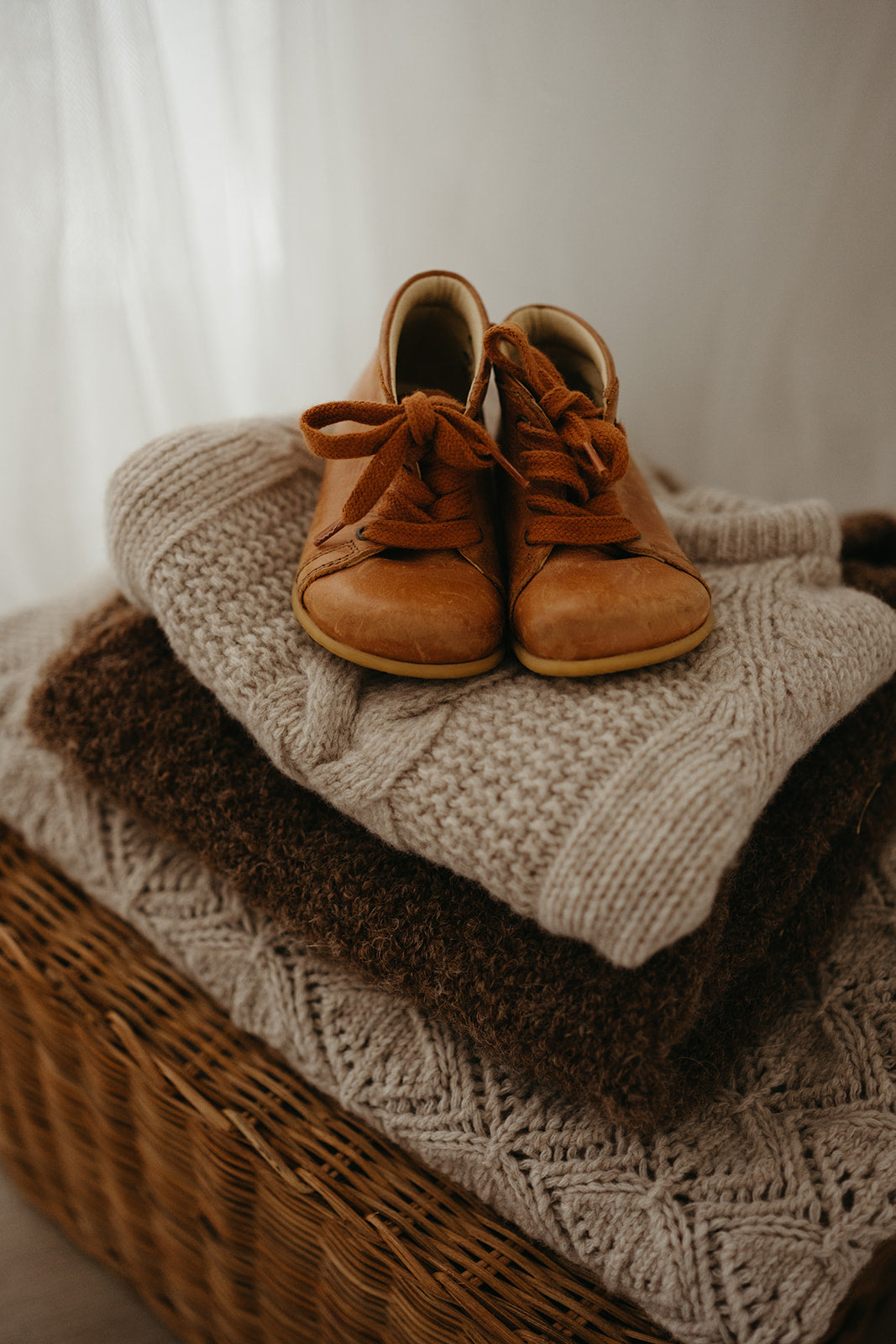 Anna b Official | Flora Strikket ullteppe - Beige Melange