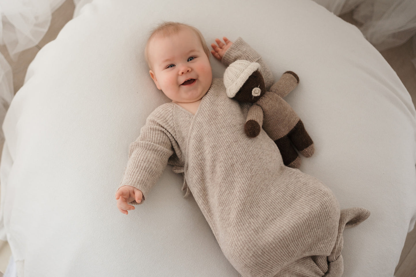 Anna b Official | Hazel Knyttet Babypysj - Beige Melange