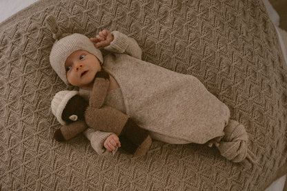 Anna b Official | Flora Strikket ullteppe - Beige Melange