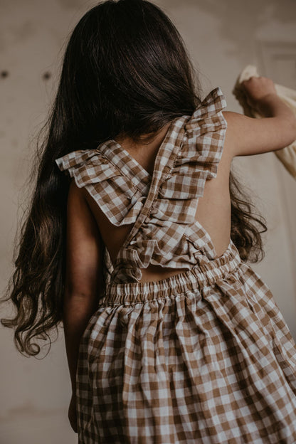 The Simple Folk | The Gingham Pinafore Kjole