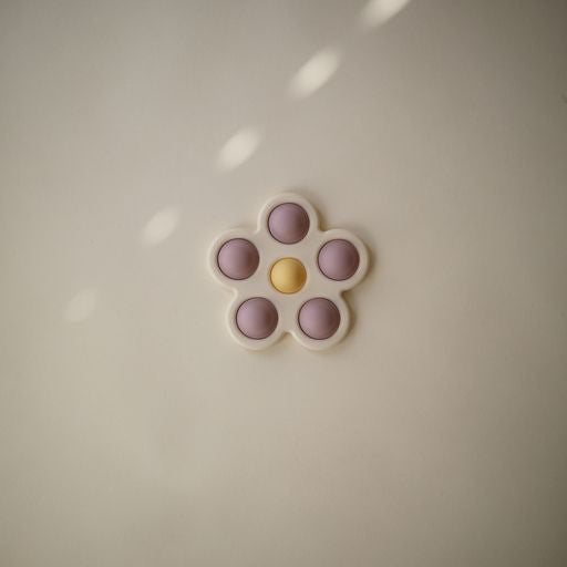 Mushie | Aktivitetsleke Blomst - Soft Lilac/Pale Daffodil/Ivory